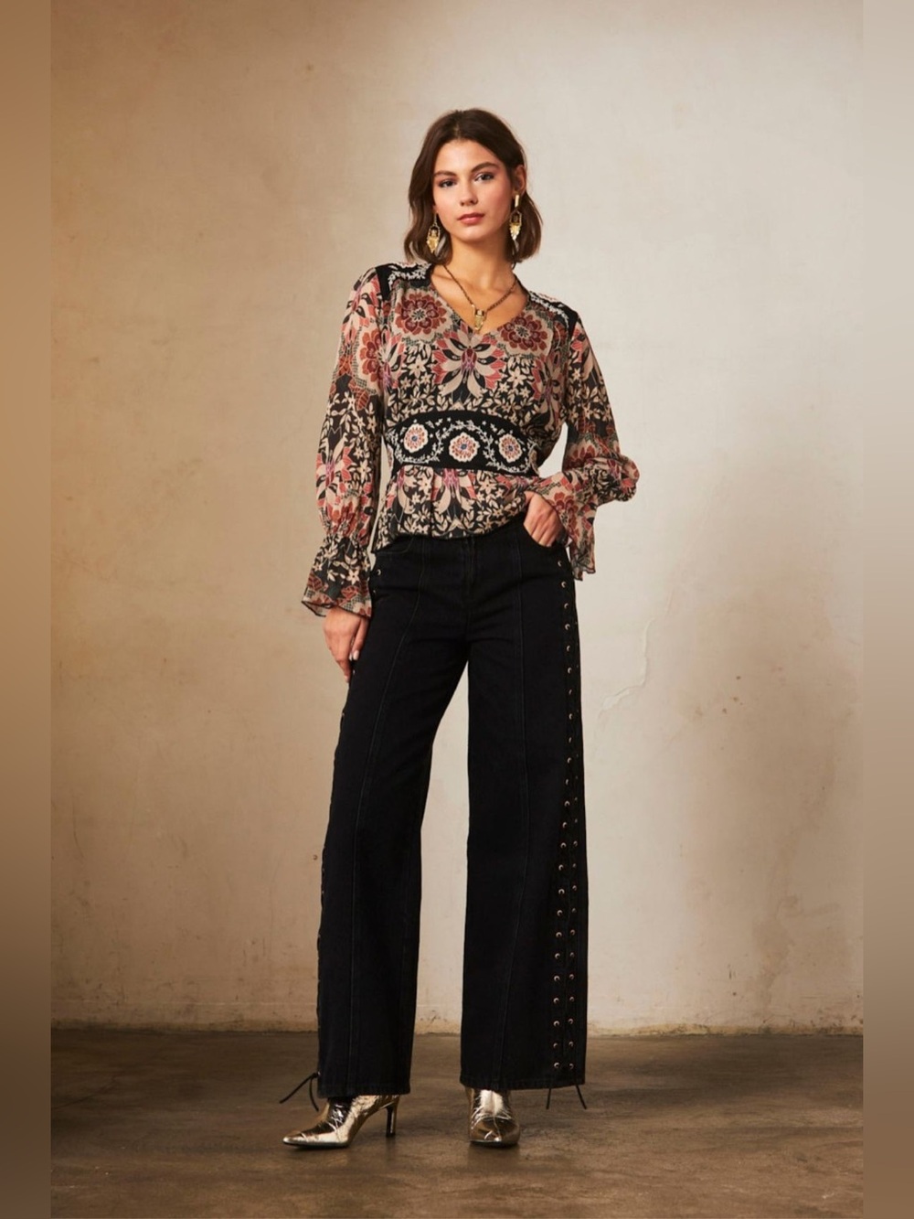 NKN Nekane Barcelona Andini Printed V-Neck Peplum Blouse Black & Blush Floral Sm - Picture 3 of 14